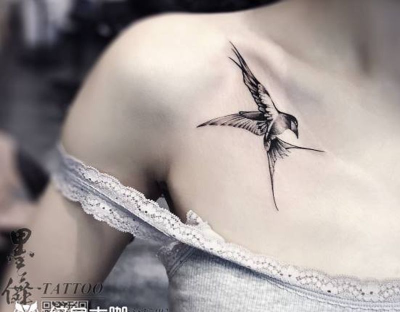 锁骨tattoo纹身图片_颈部胸部纹身图案