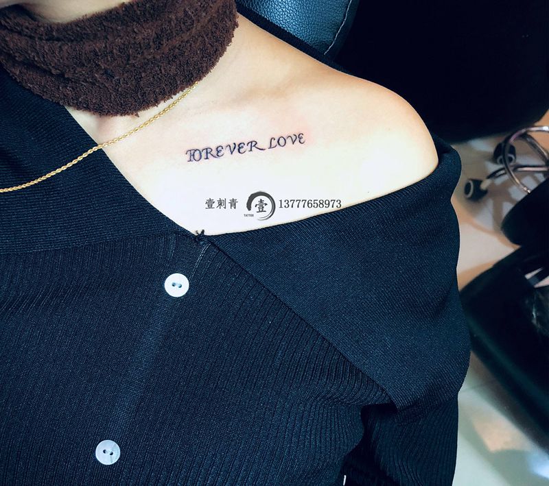 小英文纹身图片_胸部纹身图案