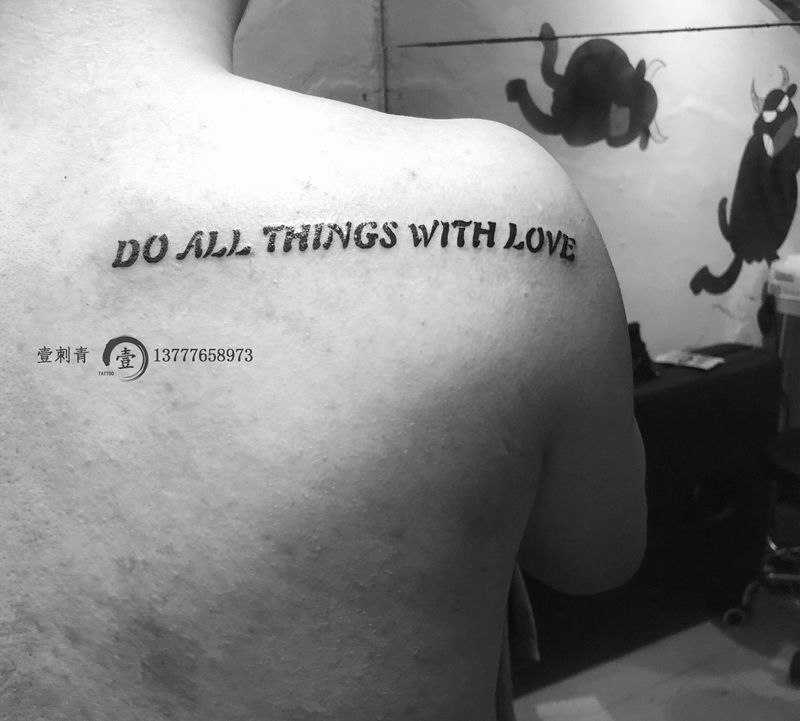 后背英文纹身图片_背部纹身图案