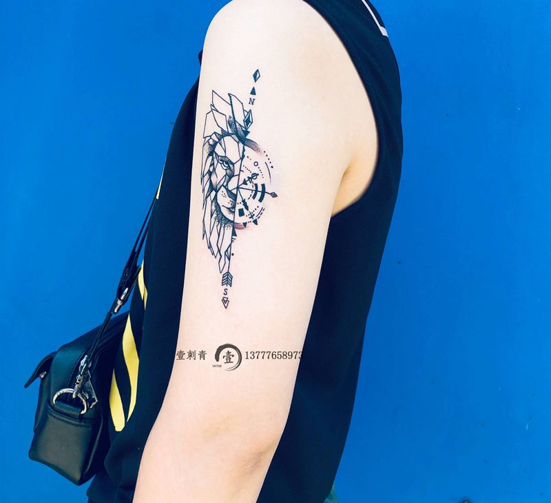 半面狮子纹身图片_手臂纹身图案