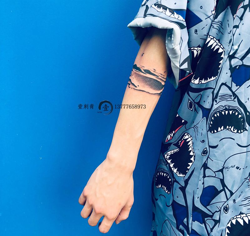 臂环纹身图片_手臂纹身图案