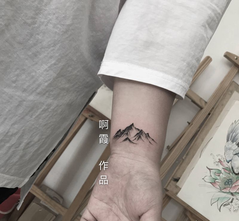 山纹身图片_手部纹身图案