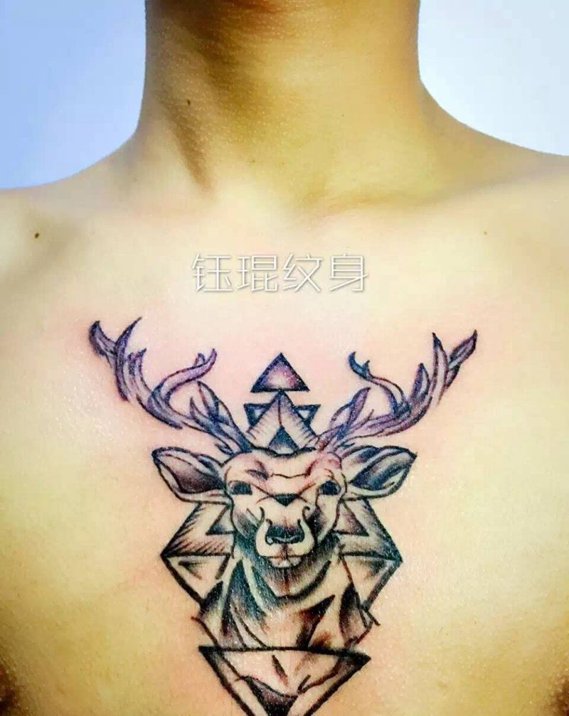 胸口鹿纹身图片