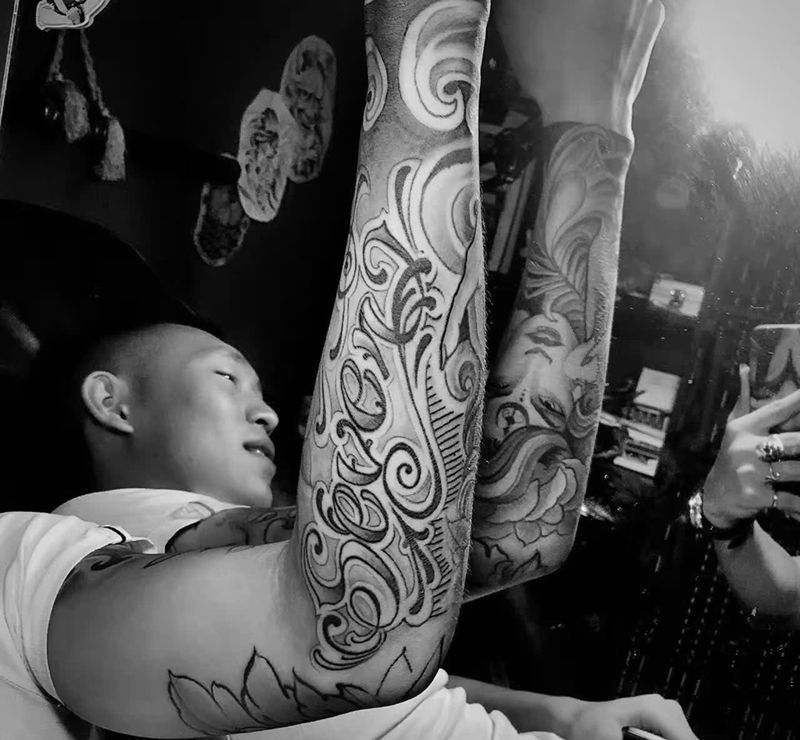 小花臂纹身图片