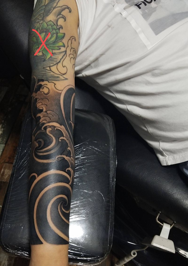 接小臂浪纹身图片_臀部手臂新传统纹身图案