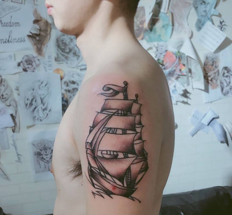 大臂帆船纹身图片