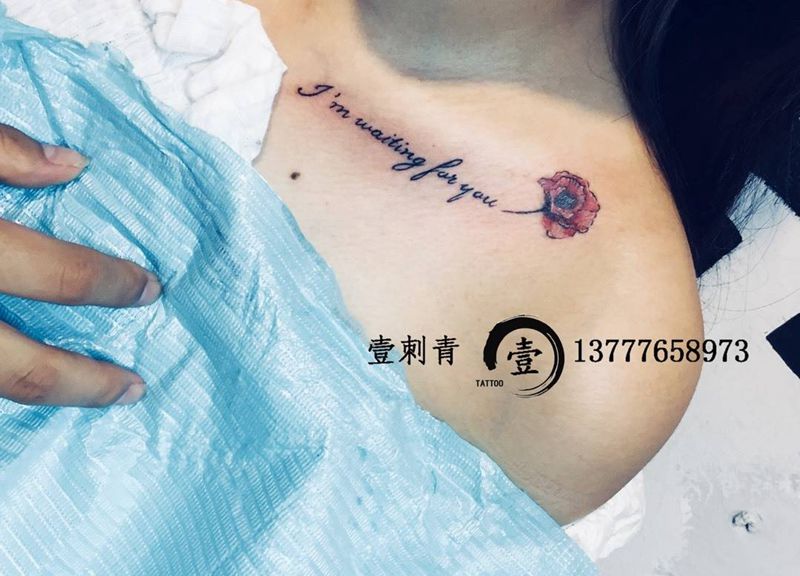 锁骨小花纹身图片