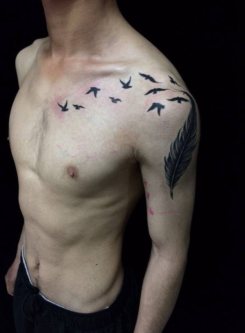 羽毛飞鸟纹身图片_成品胸部人物动物纹身图案