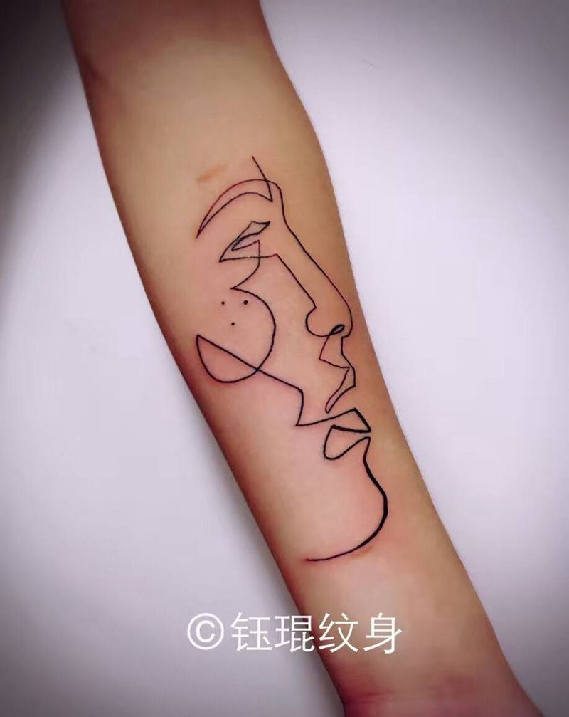 小臂线条人脸纹身图片