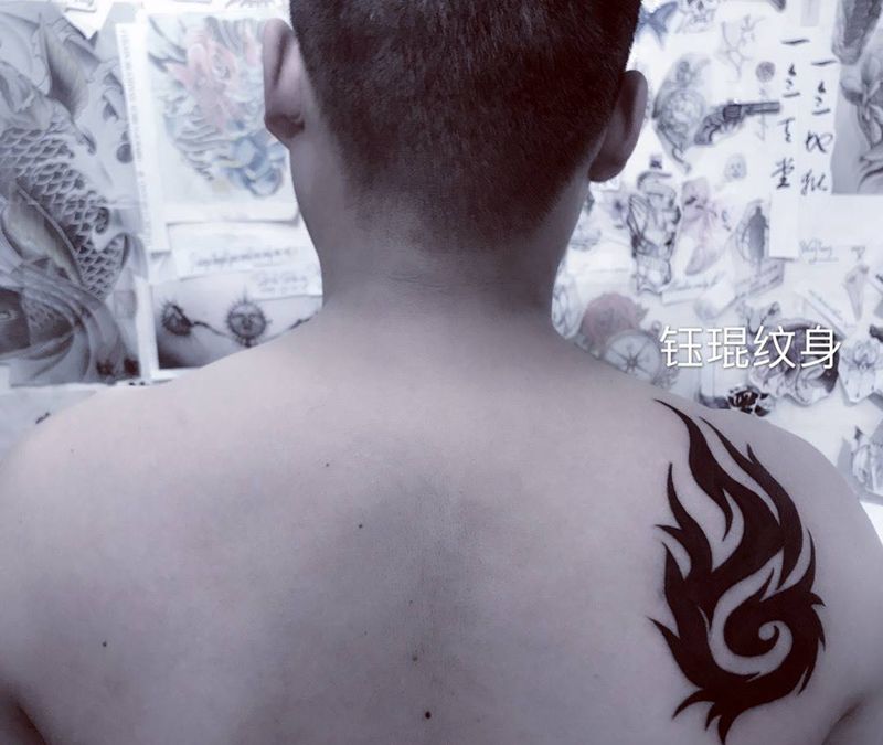 后背图腾纹身图片