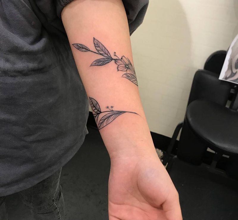 小臂花环纹身图片