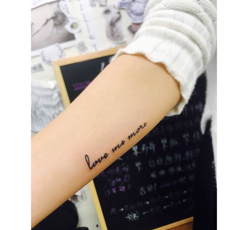 手臂英文纹身图片