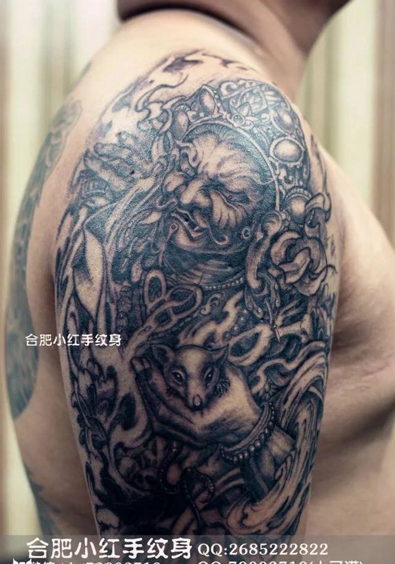 大臂黄财神纹身图片