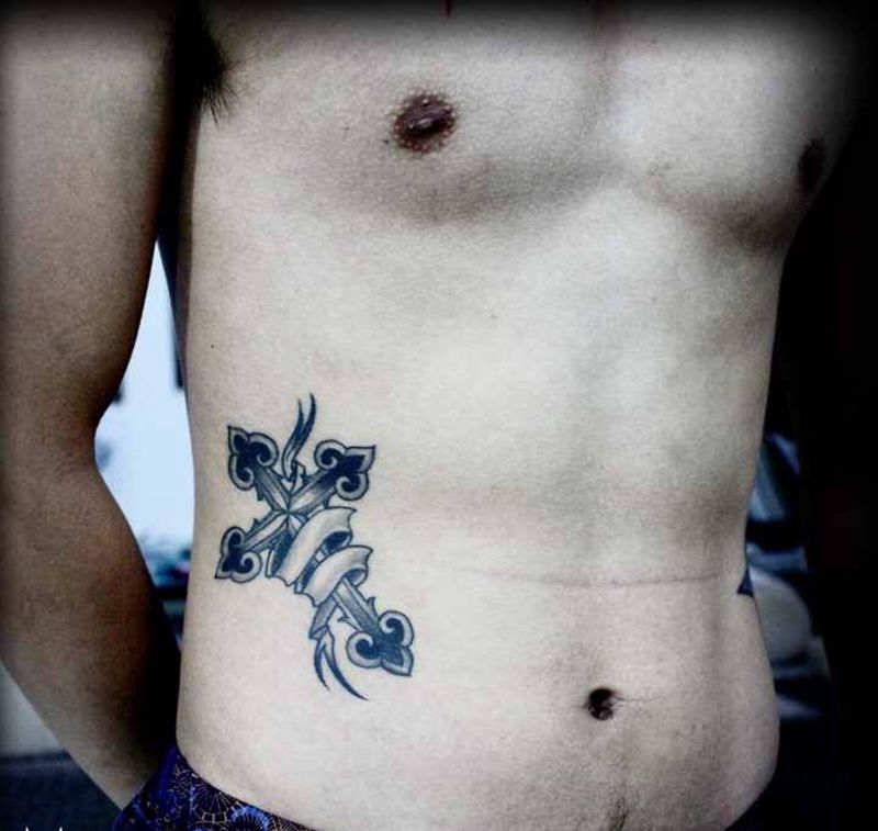 十字架纹身图片