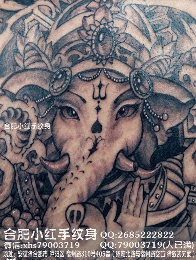 后肩象神纹身图片