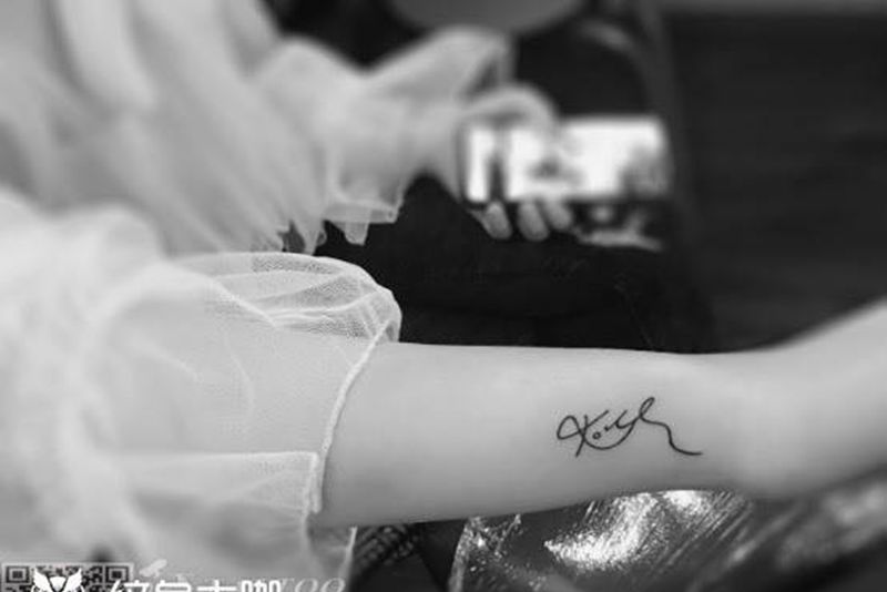 字母tattoo纹身图片