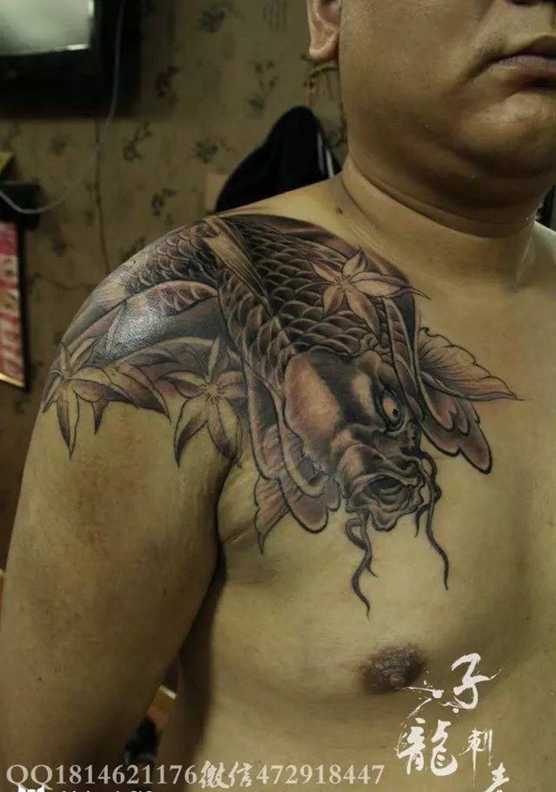 鲤鱼过肩纹身图片