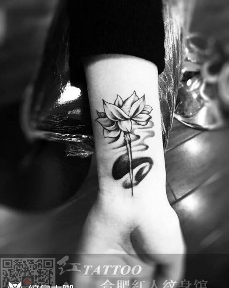 荷花遮盖纹身图片