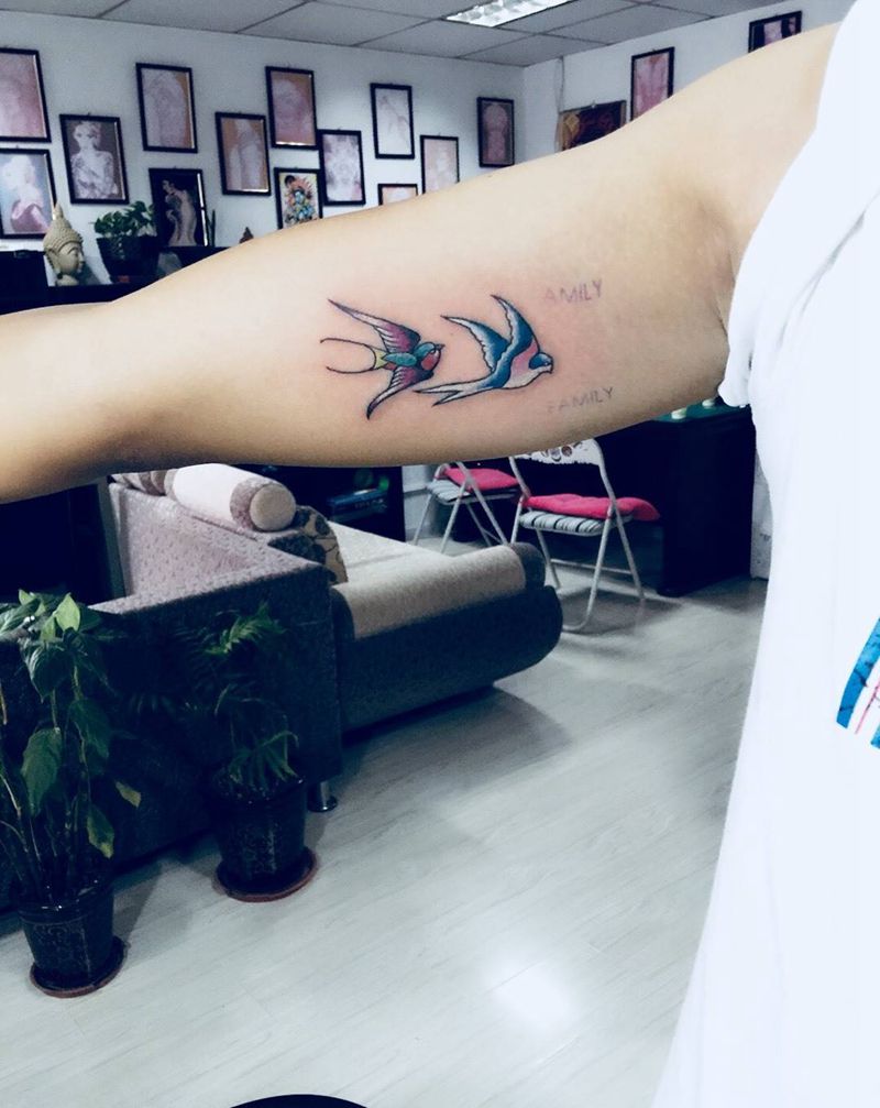 小小燕子纹身图片