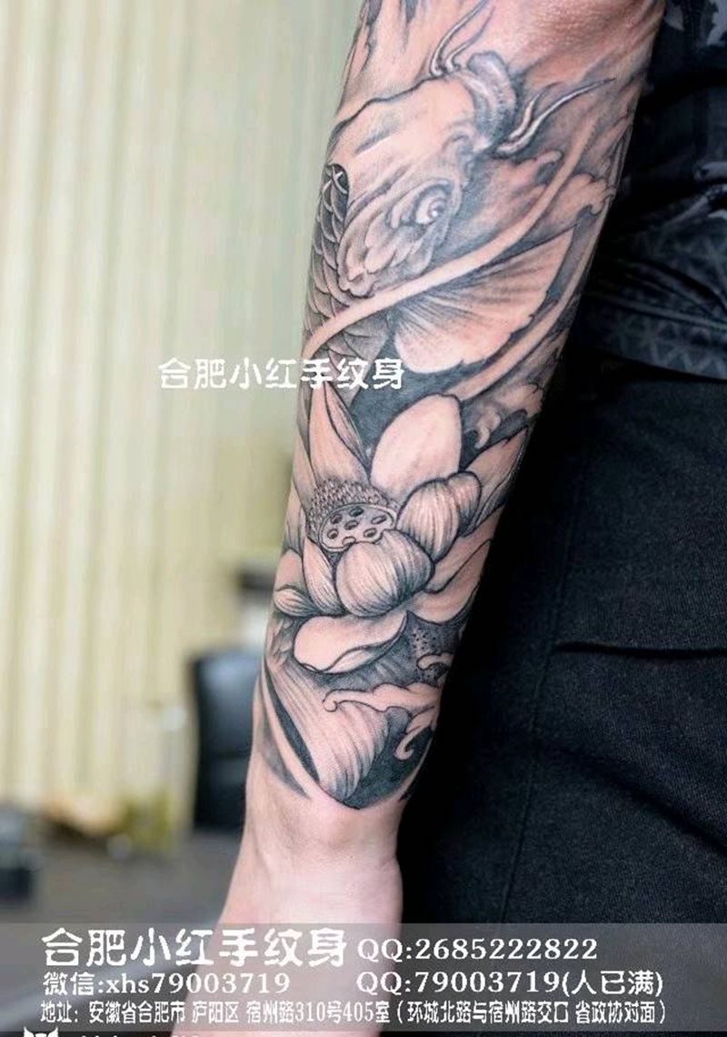 小臂鲤鱼一条。纹身图片