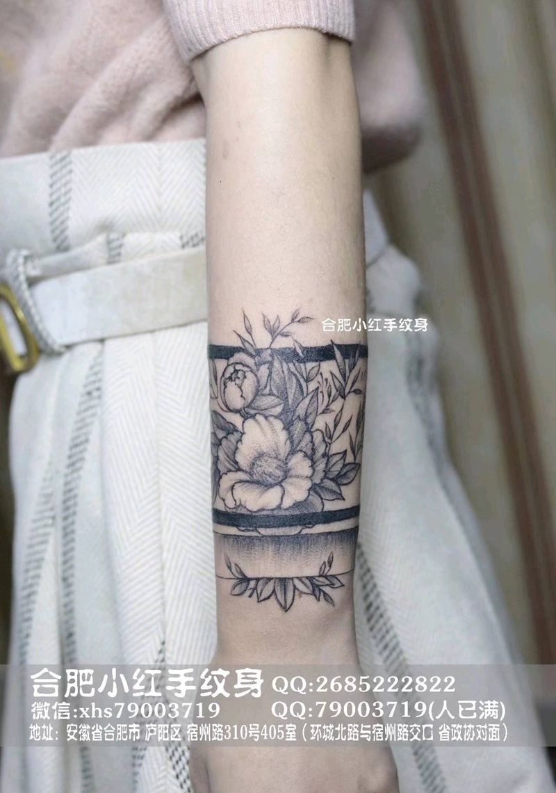 小臂素花纹身图片