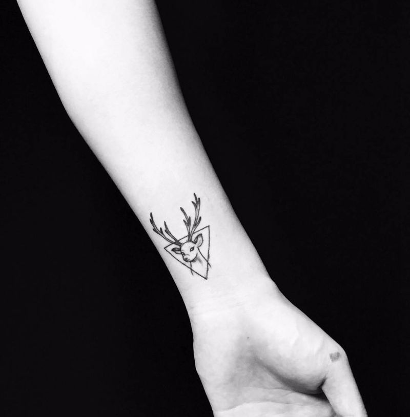 小鹿纹身图片_成品手臂欧美动物纹身图案