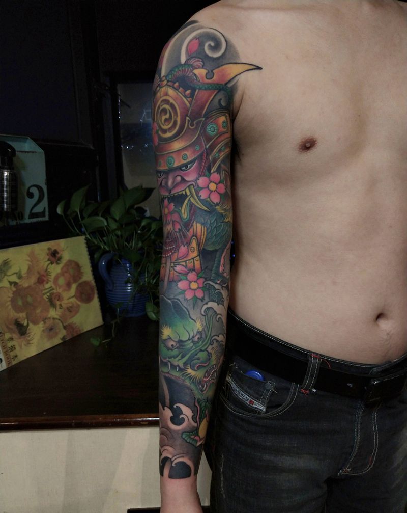 花臂武士龙纹身图片_手臂臀部新传统老传统纹身图案