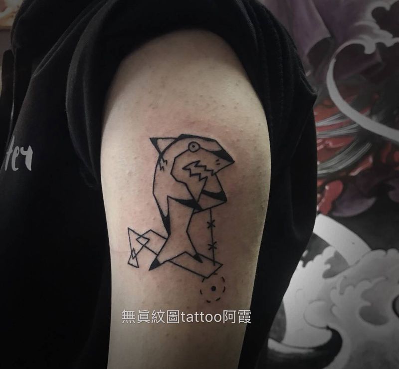 几何小鲨鱼纹身图片