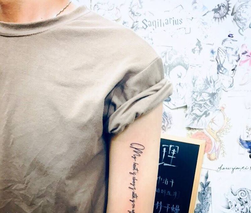 大臂英文纹身图片