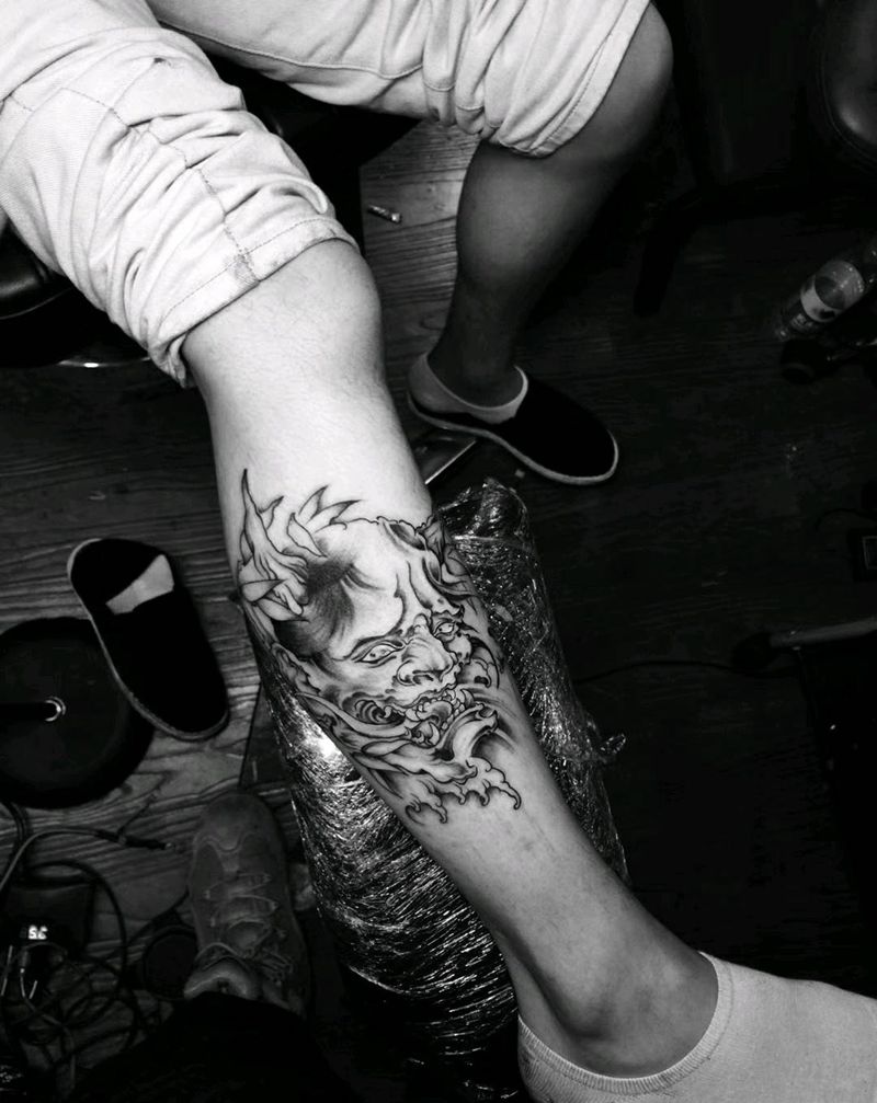 班诺纹身图片_腿部纹身图案