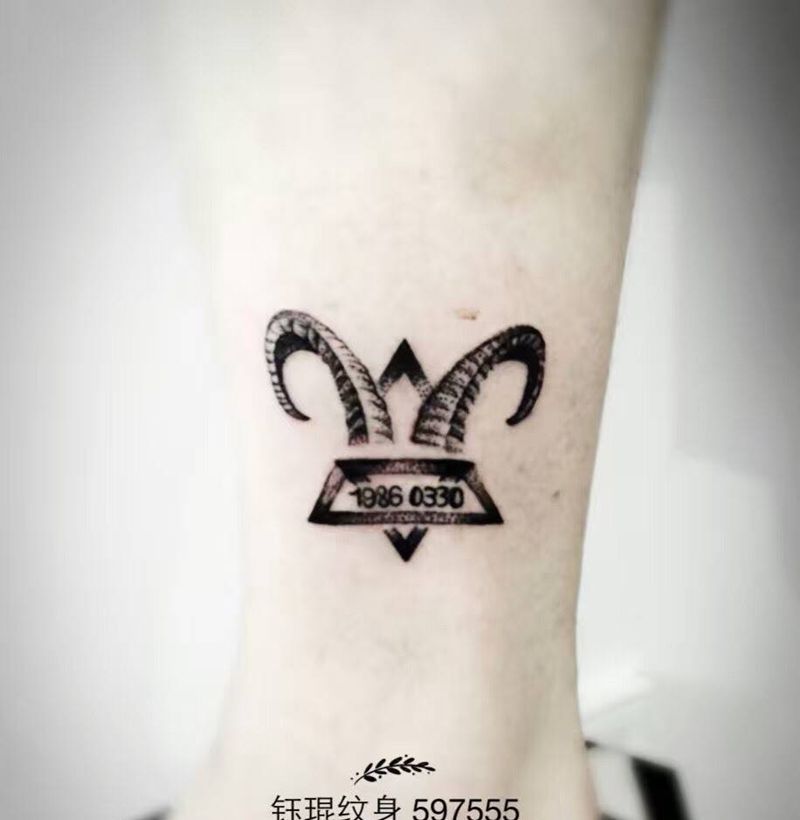 脚踝点刺星座纹身图片