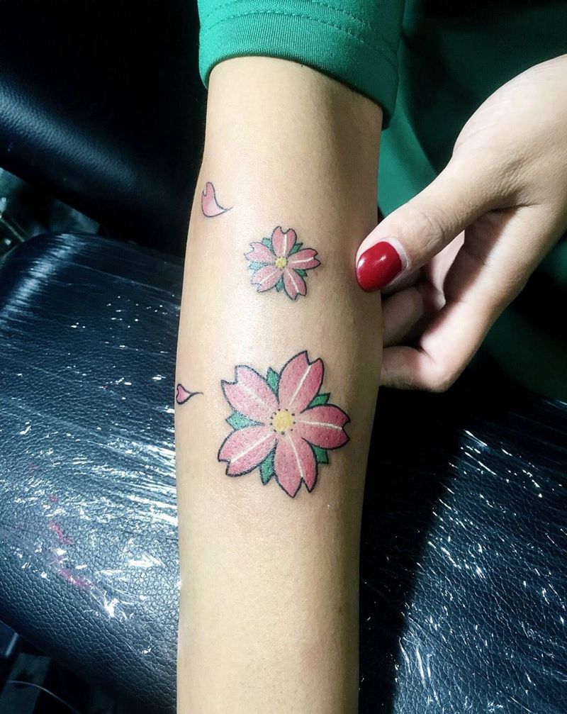 覆盖小花纹身图片