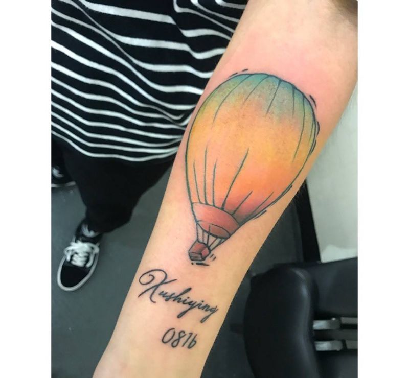 小臂热气球纹身图片