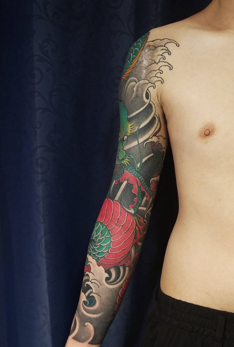 花臂龙纹身图片_手臂新传统纹身图案