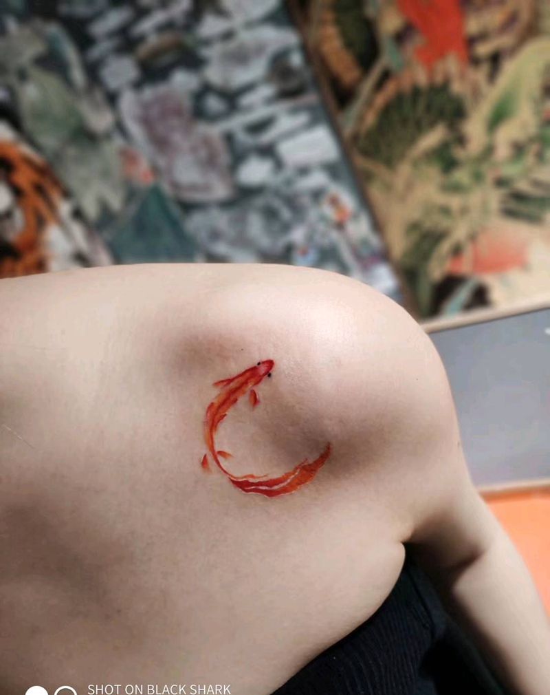 泥鳅纹身图片_肩部纹身图案