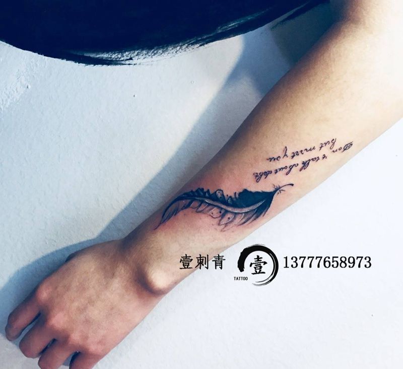 羽毛英文纹身图片