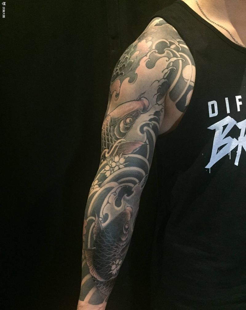 花臂半甲纹身图片_胸部手臂新传统老传统纹身图案