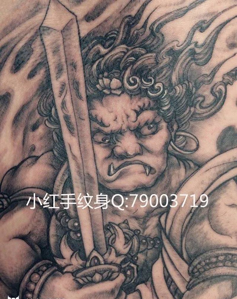 大腿明王纹身图片