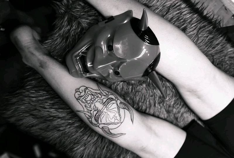 班诺纹身图片_腿部纹身图案