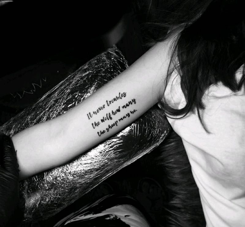 字母纹身图片_手臂纹身图案