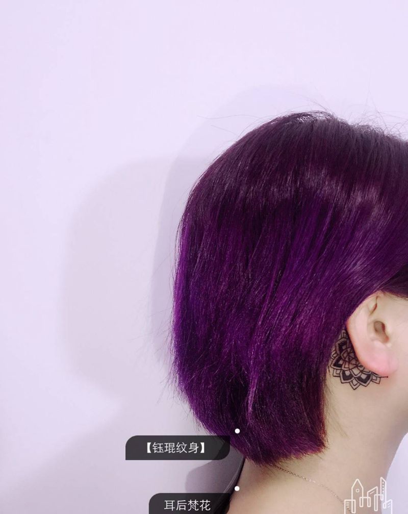 耳后梵花纹身图片_几何纹身图案