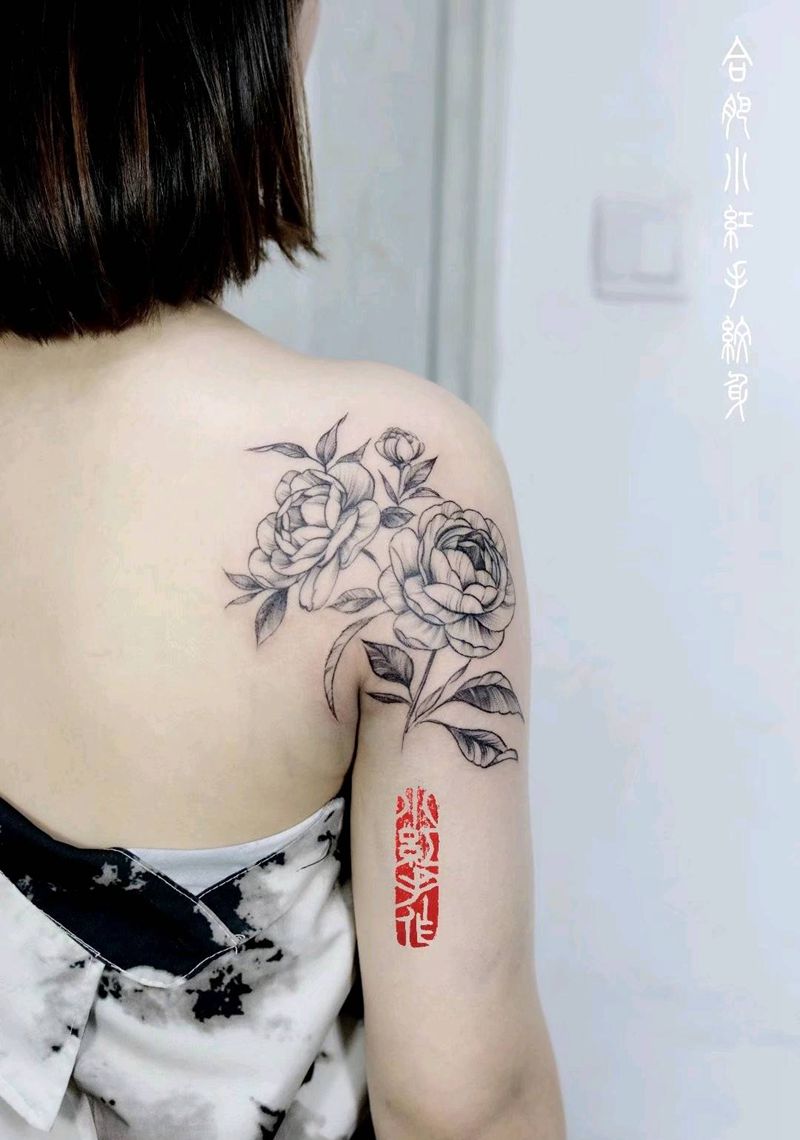 肩膀素花纹身图片_肩部纹身图案