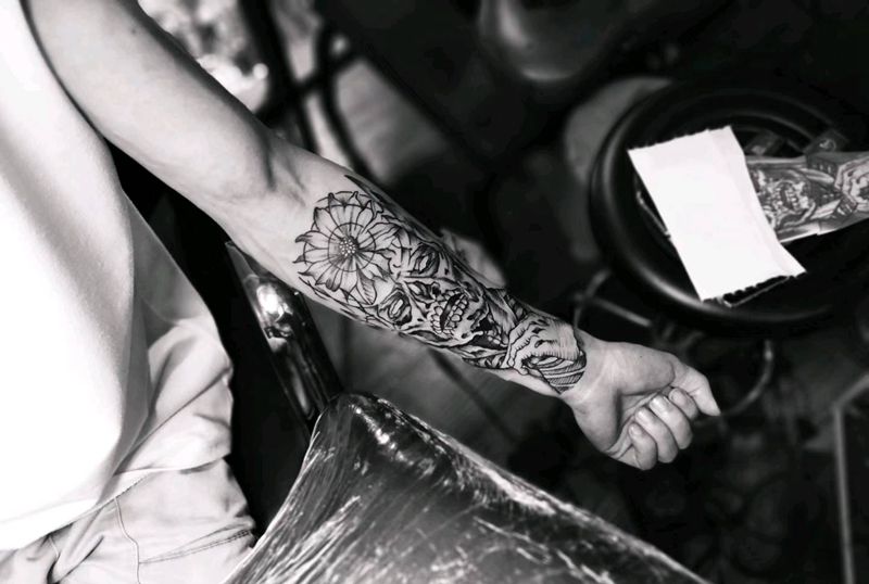 骷髅纹身图片_手部纹身图案