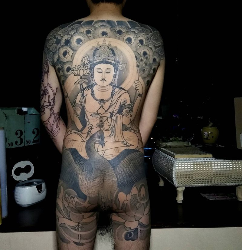 孔雀明王纹身图片_背部新传统老传统纹身图案