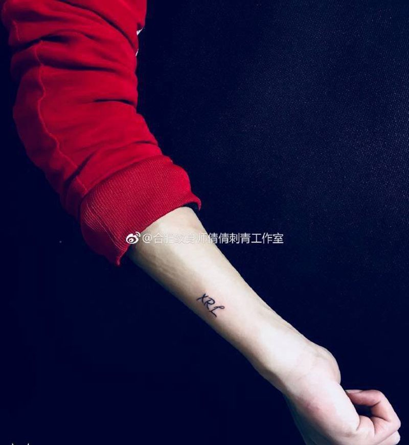 爱人的名字纹身图片_手部手臂老传统新传统纹身图案