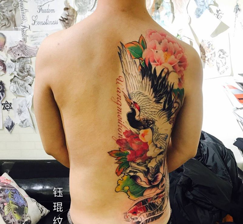 临摹半背纹身图片