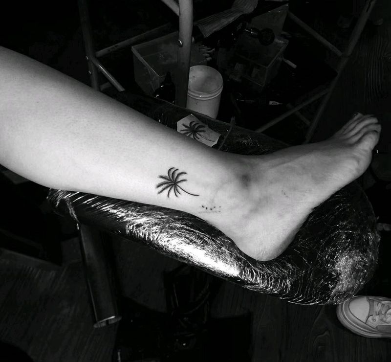 椰子树纹身图片_手臂纹身图案