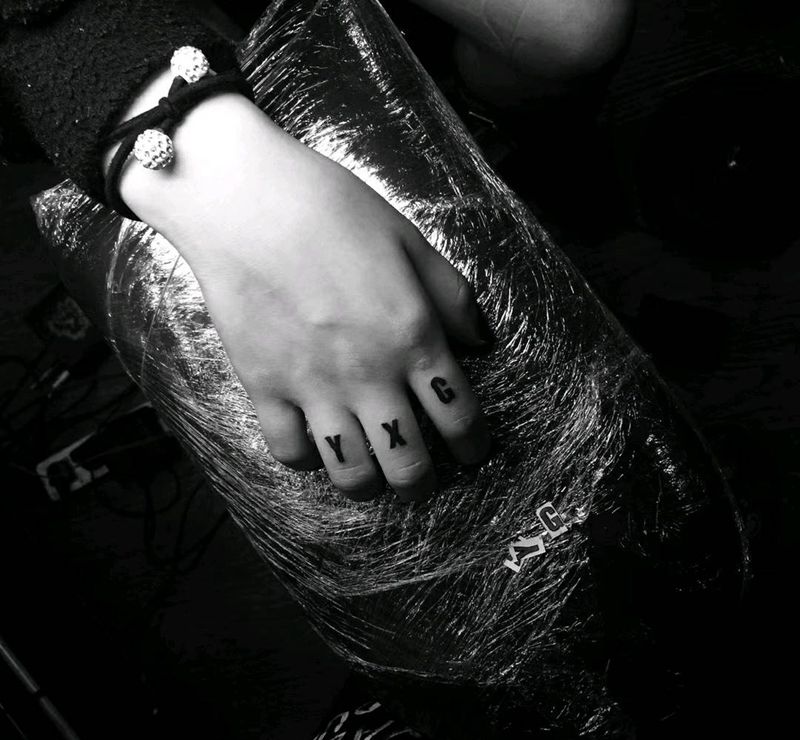 手指纹身图片_手臂纹身图案