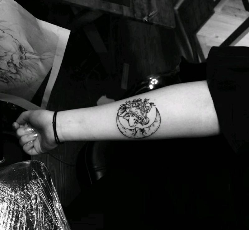 水兵月纹身图片_手臂纹身图案