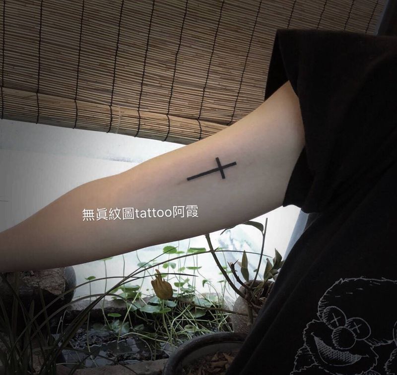十字架纹身图片